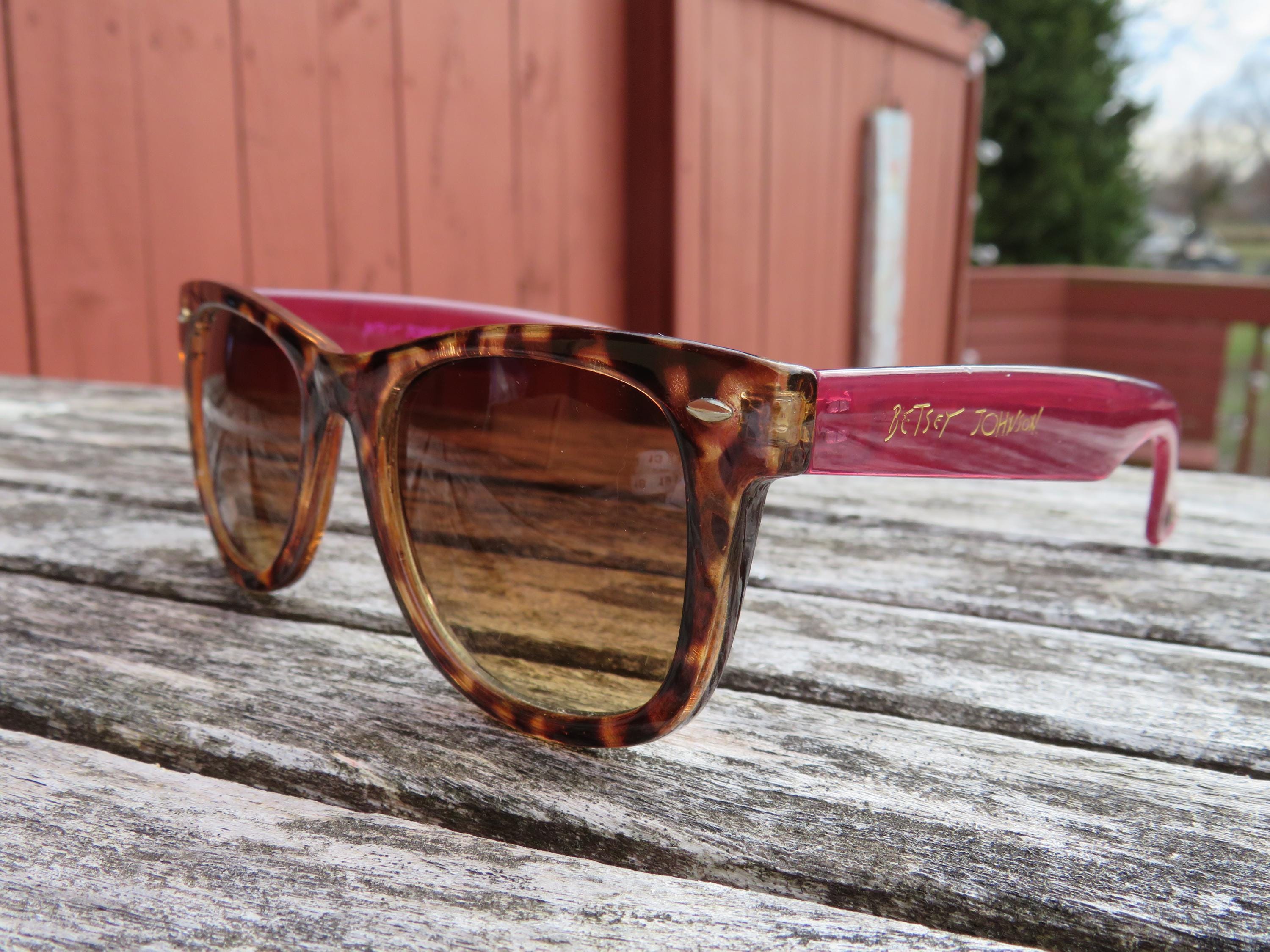 RARE Betsey Johnson Cat-Eye Sunglasses Dark Tortoise RED Lipstick Print NWOT Betsey Johnson Women main image 4