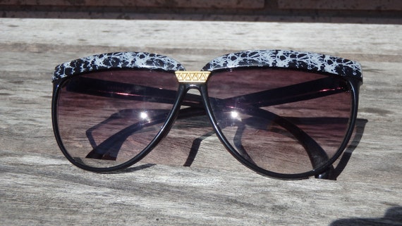 Vintage 1980's Black & White Speckled Sunglasses … - image 4