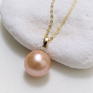 18K Gold Peach Edison Pearl Pendant Necklace: 10-11mm Round Pearl