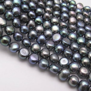 Pfauen-Perlenstrang: 7-8 mm Nugget-Zuchtperlen