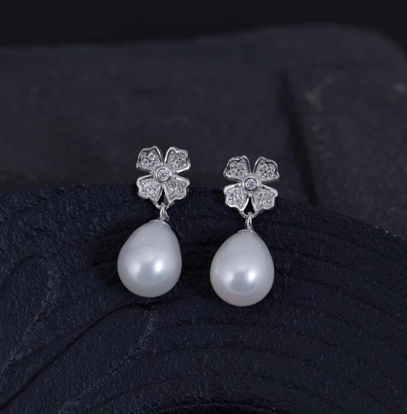 Pair of 925 Sterling Silver Small White CZ Gem Flower Minimal Earrings Pair of 925 Sterling Silver Small White CZ Gem Flower Minimal Earrings