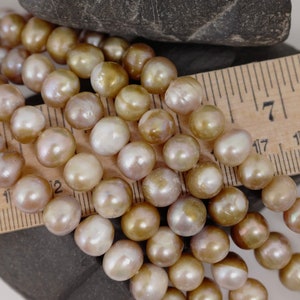 9-10 mm Seegras Champagner Süßwasserzuchtperlen: Unregelmäßiger Kartoffelstrang