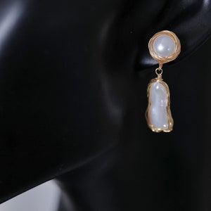 Genuine Natural Freshwater Pearl Dangle Earrings in 925 Gold Posts, Beautiful Irregular Long Biwa Pearl Drop Fashion Earrings (6167-ER)