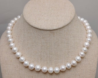 Collar de perlas de agua dulce de 8-9 mm anudado a mano: cierre ajustable de plata de ley (3153-NK)