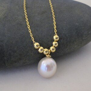 Freshwater Pearl Pendant Necklace: 925 Sterling Silver Gold Bead Chain