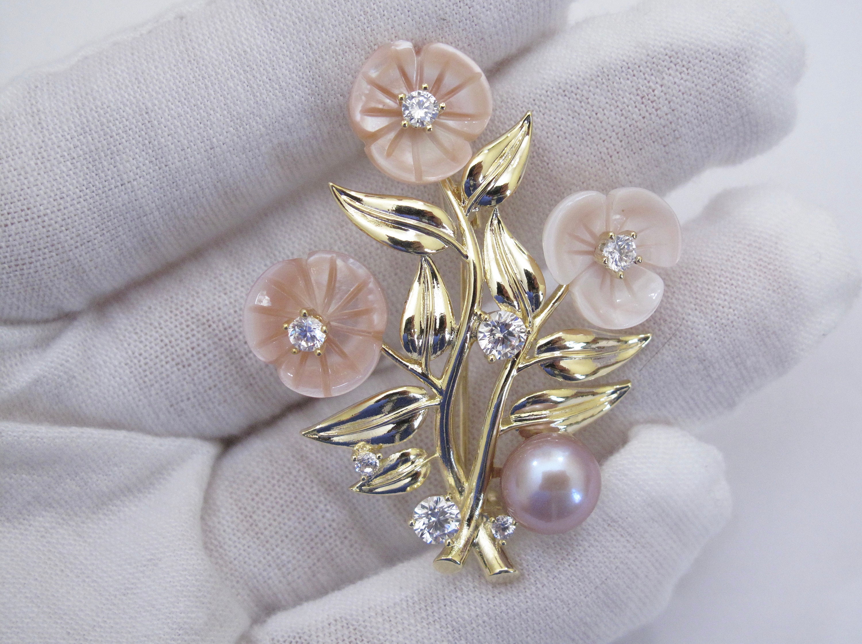Broche Branche De Fleurs En Métal Doré Avec Résine, Strass Et Perles - Neuf Sans Emballage
