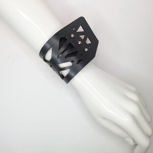 Art Deco Leder Manschetten „Neo Noir“