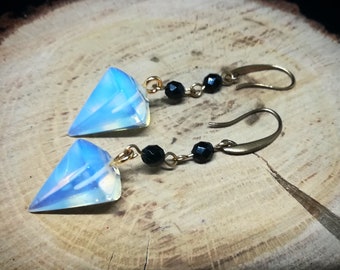 Opaline witch pearl pendulum earrings