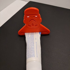Stormtrooper Zahnpasta Squeezer, Star Wars inspiriert Geschenk, Geschenk für Star Wars Fan, Ostern Korb Stuffer, Party Favor, Ostern Geschenk für Kinder