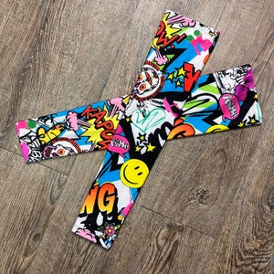 Mangas de brazo de compresión en Graffiti Print Spandex - Calentadores de brazo para correr - Funky Sun Sleeves