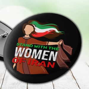 Avec l'épinglette Women of Iran, protestations, la voix de Mahsa Amini, droits des femmes, liberté pour l'Iran, justice, révolution, fabriqué aux États-Unis
