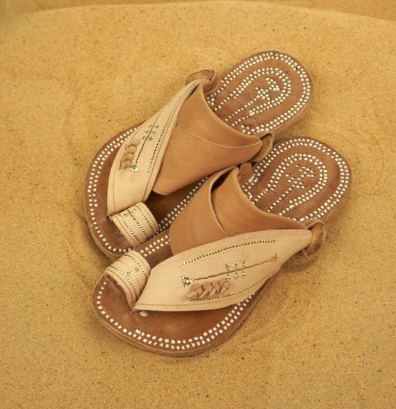 slim fit sandals