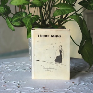 Unique Vintage book Latvian folk songs &quot;Liepu laipa&quot; in Latvian. Latvia, Riga, 1989