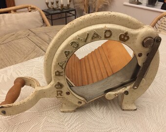 Danish Bread Slicer - Raadvad, colour beige - with lots of patina from 1950s