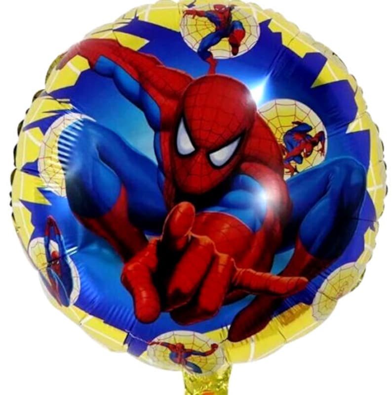 Puede incluir: Un globo de aluminio rojo y azul con una imagen de dibujos animados de Spiderman en un dise&ntilde;o de telara&ntilde;a. El globo es amarillo y tiene un fondo azul.