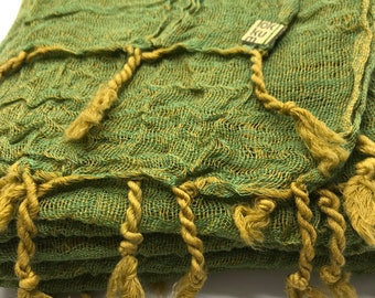 Natürlicher handgewebter Schal aus reiner Wolle, grüner Wollschal, handgemachter Unisex Schal aus Wolle, handgefärbter sehr weicher und leichter Schal, Geschenk für sie / ihn