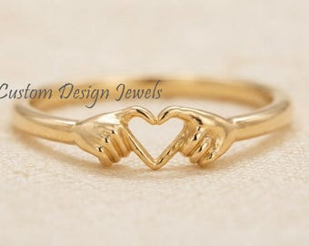 Ring met 14K vergulde handjes, hartring, liefdesring, vriendschapsring, romantische sieraden, betekenisvol cadeau, sieraden groothandel