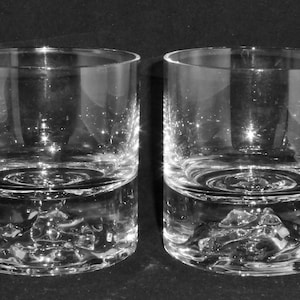 2 pcs Orrefors Crystal &quot;On The Rocks&quot; Double Old Fashioned tumblers cocktail glasses Martti Rytkonen - 1 has a small rim chip