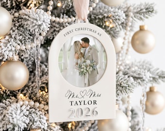 Eerste kerst als meneer en mevrouw: gepersonaliseerde kerstbal met foto | Trouwornament | Herinnering voor pasgetrouwden / Cadeau