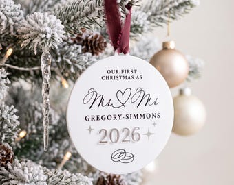 Kerstbal 'Mr & Mr First' 2026 | Gepersonaliseerd kerstornament | Cadeau voor een huwelijk tussen personen van hetzelfde geslacht | LGBTQ-souvenir