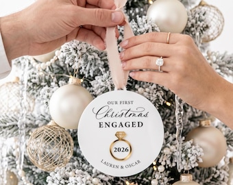 Onze eerste kerstbal voor verloving | Gepersonaliseerd verlovingsornament | Aandenken voor verloofde stellen | Aanzoekcadeau 2026