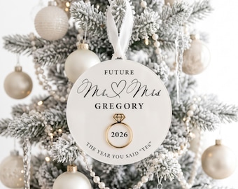 Toekomstige meneer en mevrouw eerste kerst verlovingsbal | Gepersonaliseerd verlovingsornament | Aandenken voor verloofde stellen | Aanzoekcadeau 2026