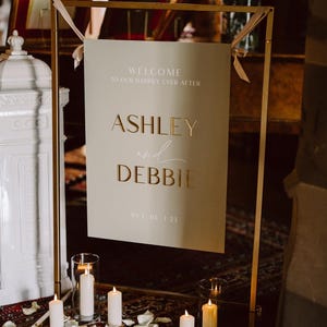 Luxury Acrylic Wedding Welcome Sign. Mix of 3D Mirror detailing and UV print. Made from premium UK fabricated acrylic. 12 bespoke colours to rose signage co. Comes in 3 size options. Customised to your style and wording.