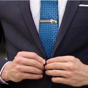 Wooden Tie Clip Guitar Arm, Fender Stratocaster Neck Handmade Wooden Tie Clip, Gift for Husband, Boyfriend, Groom, Groomsmen, Guitarist