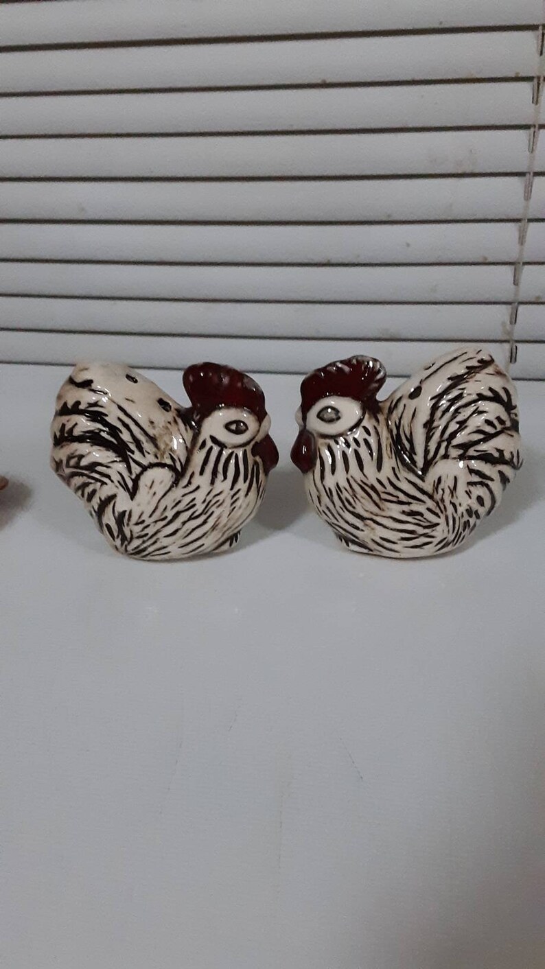 Vintage Ceramic Brown and White Hen Chicken Salt and Pepper Shakers Set with Rubber Stoppers