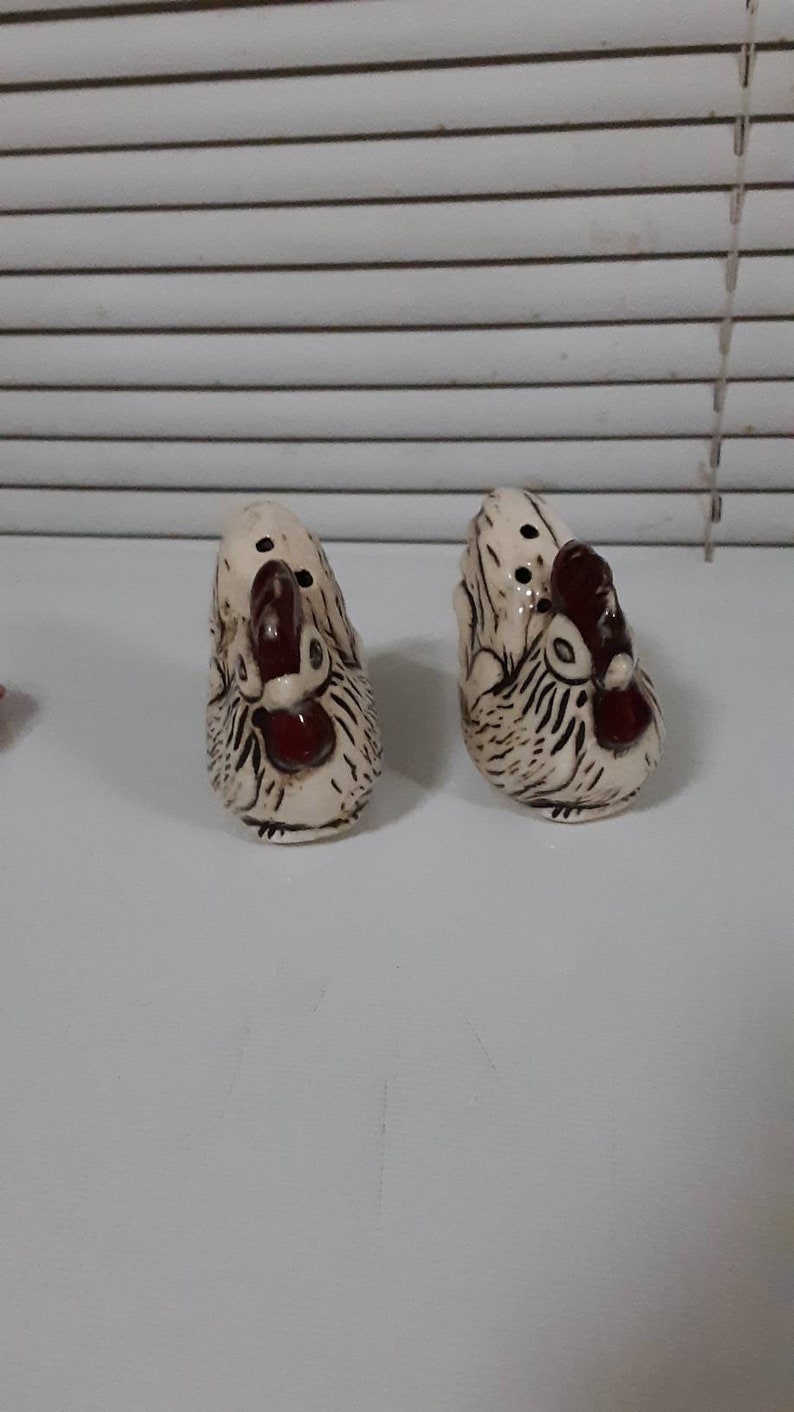 Vintage Ceramic Brown and White Hen Chicken Salt and Pepper Shakers Set with Rubber Stoppers