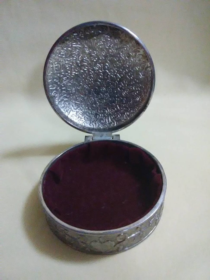 Vintage Silver Plated Jewelry dish with lid Hearts and Paisley Design Burgundy Cloth Lining Women/'s Accessories Trinket Dish