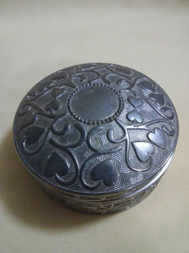 Vintage Silver Plated Jewelry dish with lid Hearts and Paisley Design Burgundy Cloth Lining Women/'s Accessories Trinket Dish