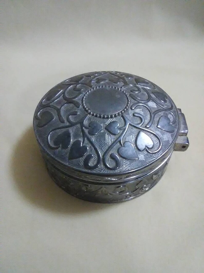 Vintage Silver Plated Jewelry dish with lid Hearts and Paisley Design Burgundy Cloth Lining Women/'s Accessories Trinket Dish