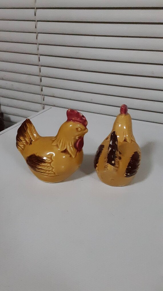 Vintage Ceramic Brown and White Hen Chicken Salt and Pepper Shakers Set with Rubber Stoppers