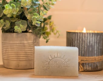 Stella Blue - Cedarwood, Black pepper, Copaiba Balsm essential oil / Simple Soaps