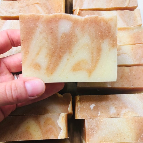 What You Need to Know About Using Essential Oils When You Make Soap
