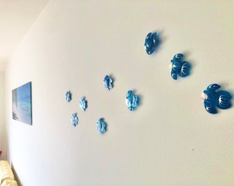 School van vis ondiepte van vis kunst aan de muur kust kunst strand decor met stok op verlengstukken