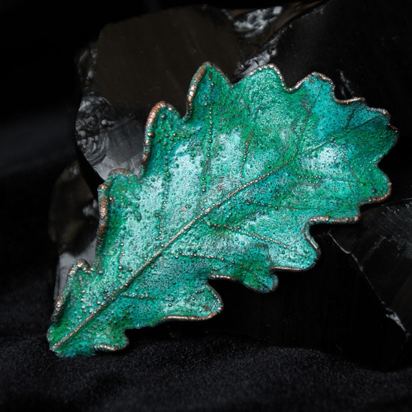 Real oak leaf brooch Green elven cloak brooch Fairycore jewelry Goblincore woodland fashion style Larper girl gift