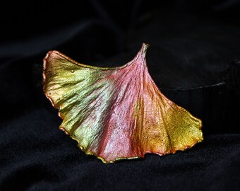 Broche en véritable feuille de ginkgo Bijoux de style féerique Grande broche en forme de feuille en métal Broche élégante colorée