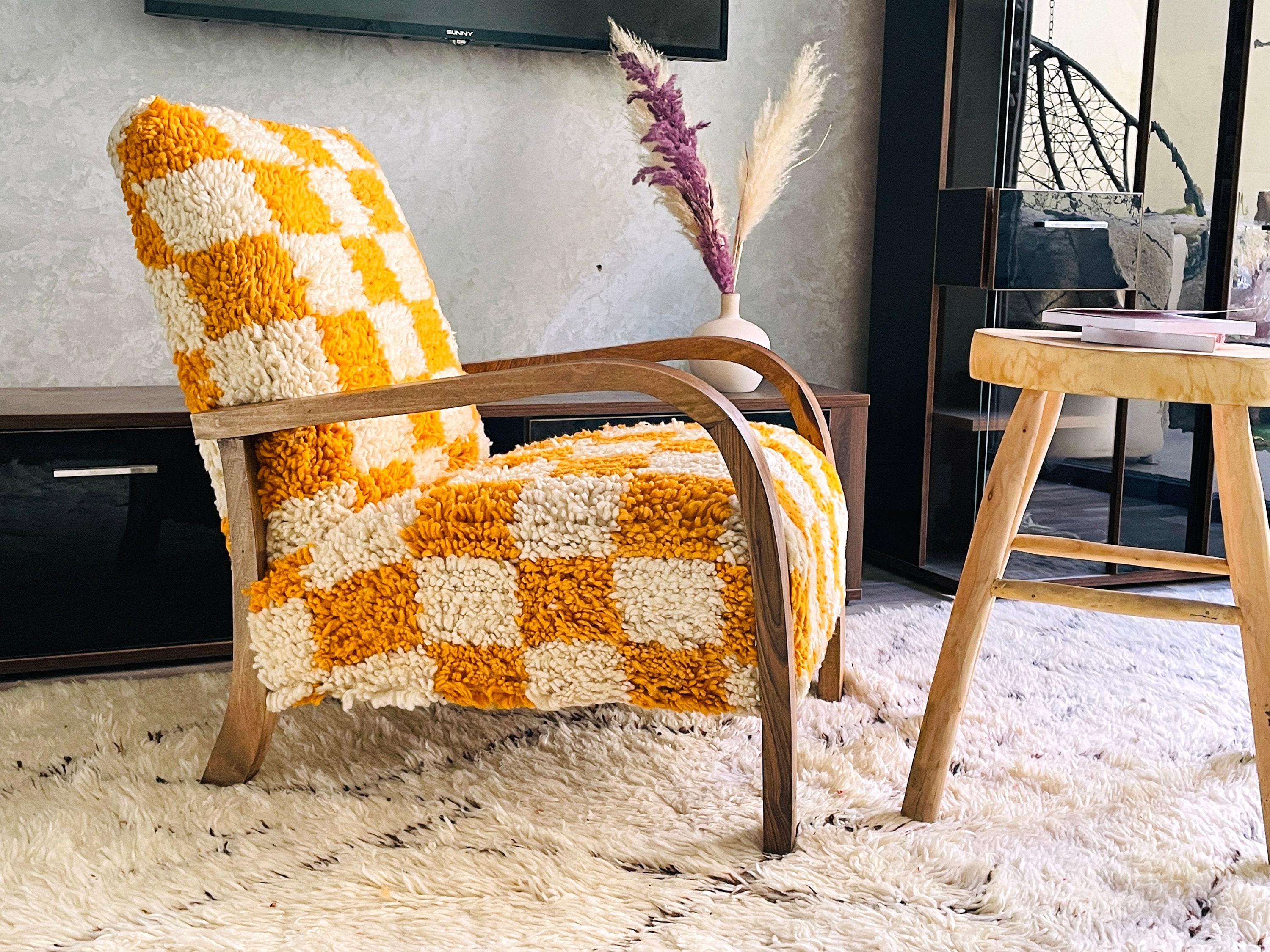 ミッドセンチュリーの木製セッセル、モロッコのキリムラグアームチェア