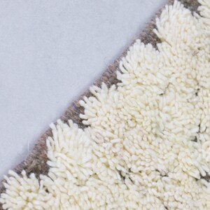 funky rug,
moroccan rugs,
moroccan rug,
custom moroccan rug,
abstract rug,
beni ourain rug,
berber wool rug,
white moroccan rug,
custom rug,
berber rug,
wool rug,
abstract white rug,
handmade rug,