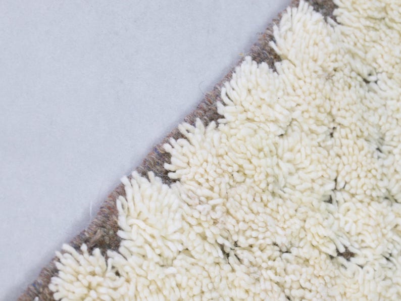 funky rug,
moroccan rugs,
moroccan rug,
custom moroccan rug,
abstract rug,
beni ourain rug,
berber wool rug,
white moroccan rug,
custom rug,
berber rug,
wool rug,
abstract white rug,
handmade rug,
