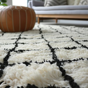 Moroccan Handmade Rug: Timeless Beauty for Your Space Vintage Artistry in Every Thread zdjęcie 3