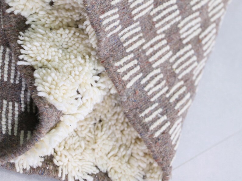 funky rug,
moroccan rugs,
moroccan rug,
custom moroccan rug,
abstract rug,
beni ourain rug,
berber wool rug,
white moroccan rug,
custom rug,
berber rug,
wool rug,
abstract white rug,
handmade rug,