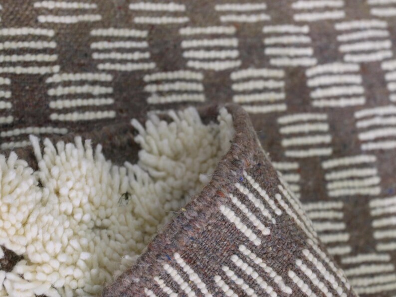 funky rug,
moroccan rugs,
moroccan rug,
custom moroccan rug,
abstract rug,
beni ourain rug,
berber wool rug,
white moroccan rug,
custom rug,
berber rug,
wool rug,
abstract white rug,
handmade rug,