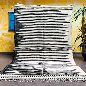 Unique Moroccan flat woven rug - Beni ourain rug - Authentic Moroccan rug - Berber kilim carpet