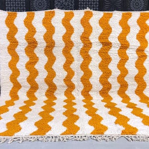 Handmade Moroccan Wool Rug - Wavy Striped Beni Ourain Carpet in Ivory & Orange - Moroccan Berber Rug for Living Room - Modern Berber Rug
