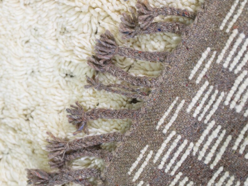 funky rug,
moroccan rugs,
moroccan rug,
custom moroccan rug,
abstract rug,
beni ourain rug,
berber wool rug,
white moroccan rug,
custom rug,
berber rug,
wool rug,
abstract white rug,
handmade rug,