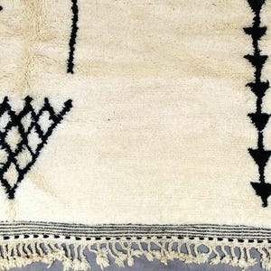 Beni Ourain rug, large rug,
Handmade rug, Moroccan wool rug, Berber rug, Custom rug, Wool rugs,
Morocco rug, home decor,
personalized gift, persian rug, rugs for bedroom, White Moroccan rug,