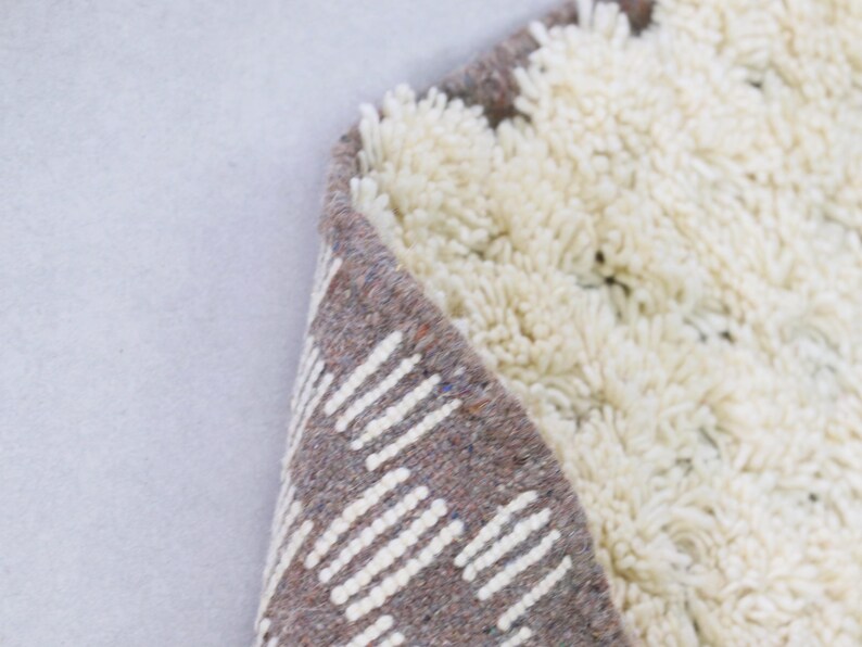 funky rug,
moroccan rugs,
moroccan rug,
custom moroccan rug,
abstract rug,
beni ourain rug,
berber wool rug,
white moroccan rug,
custom rug,
berber rug,
wool rug,
abstract white rug,
handmade rug,